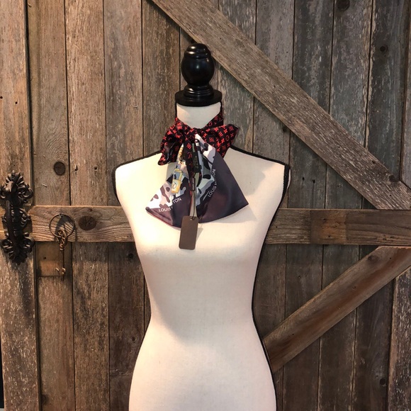 Louis Vuitton Bandeau ❤️💯silk❤️ - Picture 3 of 6